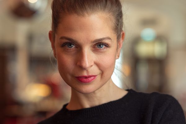 Beate Gramer Schauspielerin Theater Film Tanz Ballett Sprecherin