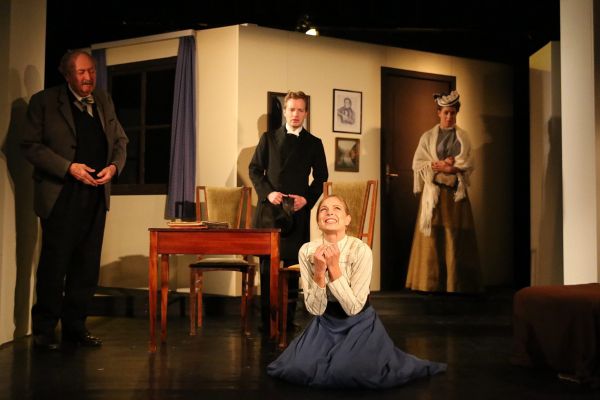 Beate Gramer Schauspielerin Liebelei Arthur Schnitzler Theater Center Forum