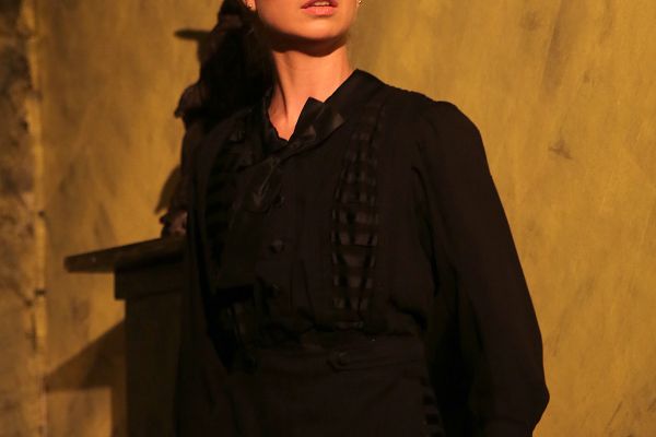 Beate Gramer Schauspielerin Der Scheiterhaufen Der Pelikan August Strindberg Theater Experiment