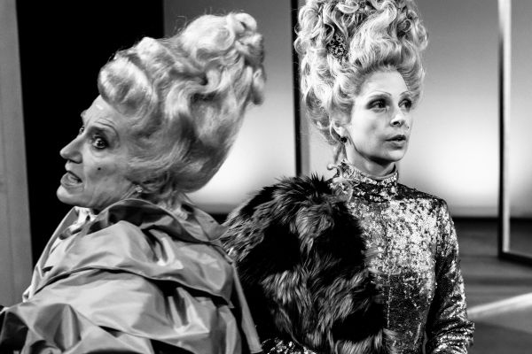 Beate Gramer Schauspielerin Tartuffe, oder der Betrüger Molière Komödienspiele Porcia Marco Riebler