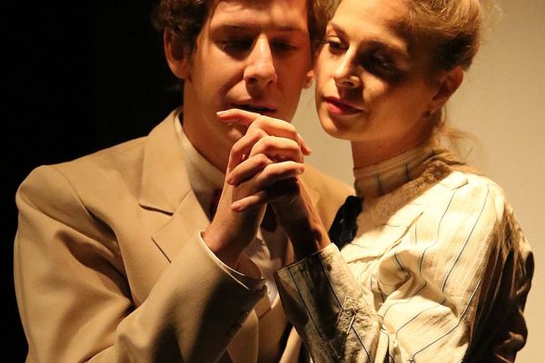 Beate Gramer Schauspielerin Liebelei Arthur Schnitzler Theater Center Forum