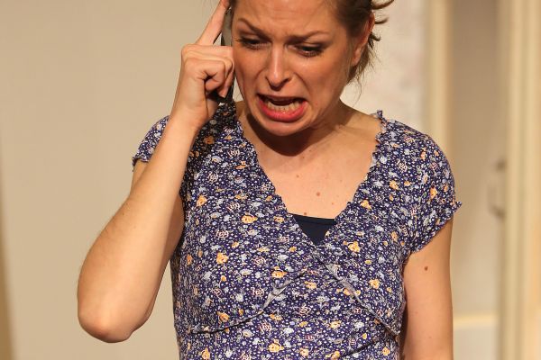 Beate Gramer Schauspielerin Ausgesetzt Oskar Zemme Theater Experiment 